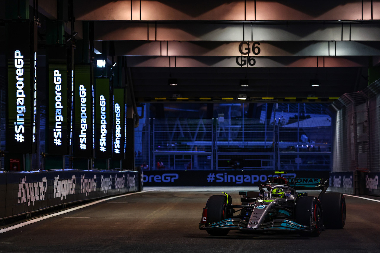 GP SINGAPORE, Lewis Hamilton (GBR), Mercedes AMG F1  
30.09.2022. Formula 1 World Championship, Rd 17, Singapore Grand Prix, Marina Bay Street Circuit, Singapore, Practice Day.
- www.xpbimages.com, EMail: requests@xpbimages.com ¬© Copyright: Charniaux / XPB Images