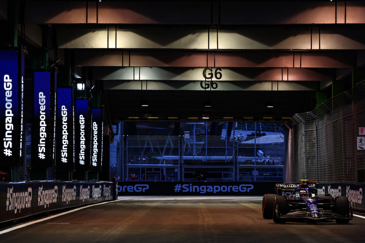 GP SINGAPORE, Nicholas Latifi (CDN), Williams Racing 
30.09.2022. Formula 1 World Championship, Rd 17, Singapore Grand Prix, Marina Bay Street Circuit, Singapore, Practice Day.
- www.xpbimages.com, EMail: requests@xpbimages.com ¬© Copyright: Charniaux / XPB Images