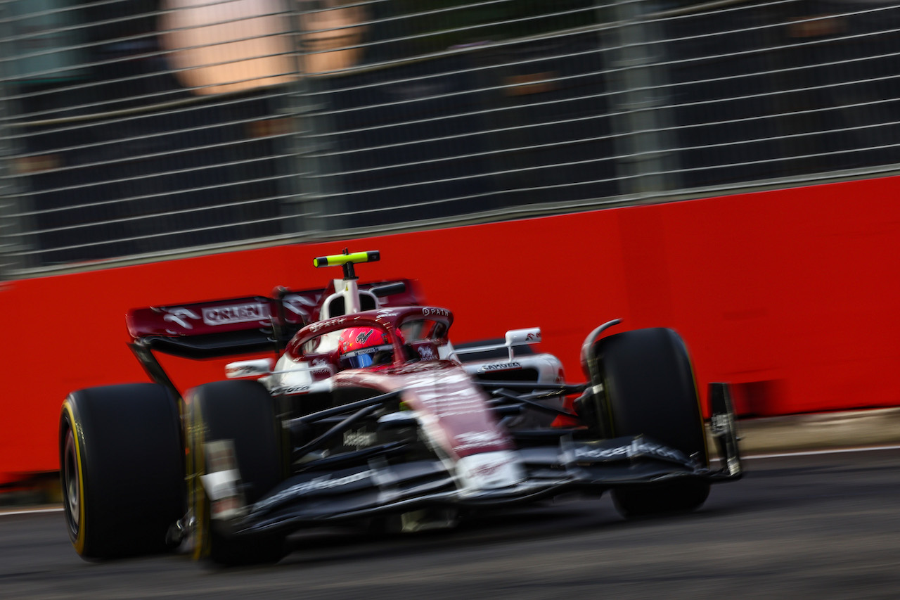 GP SINGAPORE, Guanyu Zhou (CHI), Alfa Romeo Racing 
30.09.2022. Formula 1 World Championship, Rd 17, Singapore Grand Prix, Marina Bay Street Circuit, Singapore, Practice Day.
- www.xpbimages.com, EMail: requests@xpbimages.com © Copyright: Charniaux / XPB Images