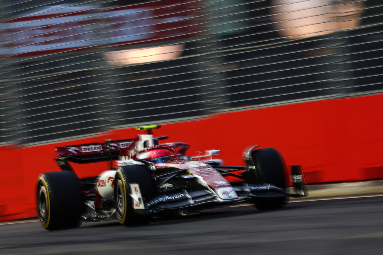 GP SINGAPORE, Guanyu Zhou (CHI), Alfa Romeo Racing 
30.09.2022. Formula 1 World Championship, Rd 17, Singapore Grand Prix, Marina Bay Street Circuit, Singapore, Practice Day.
- www.xpbimages.com, EMail: requests@xpbimages.com ¬© Copyright: Charniaux / XPB Images