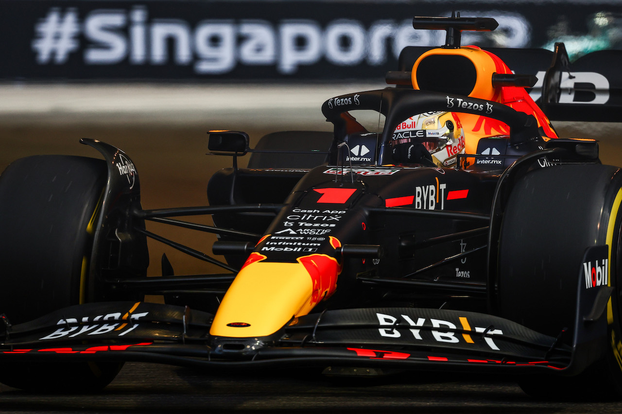 GP SINGAPORE, Max Verstappen (NLD), Red Bull Racing 
30.09.2022. Formula 1 World Championship, Rd 17, Singapore Grand Prix, Marina Bay Street Circuit, Singapore, Practice Day.
- www.xpbimages.com, EMail: requests@xpbimages.com ¬© Copyright: Charniaux / XPB Images