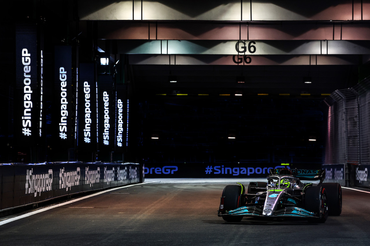GP SINGAPORE, Lewis Hamilton (GBR), Mercedes AMG F1  
30.09.2022. Formula 1 World Championship, Rd 17, Singapore Grand Prix, Marina Bay Street Circuit, Singapore, Practice Day.
- www.xpbimages.com, EMail: requests@xpbimages.com ¬© Copyright: Charniaux / XPB Images
