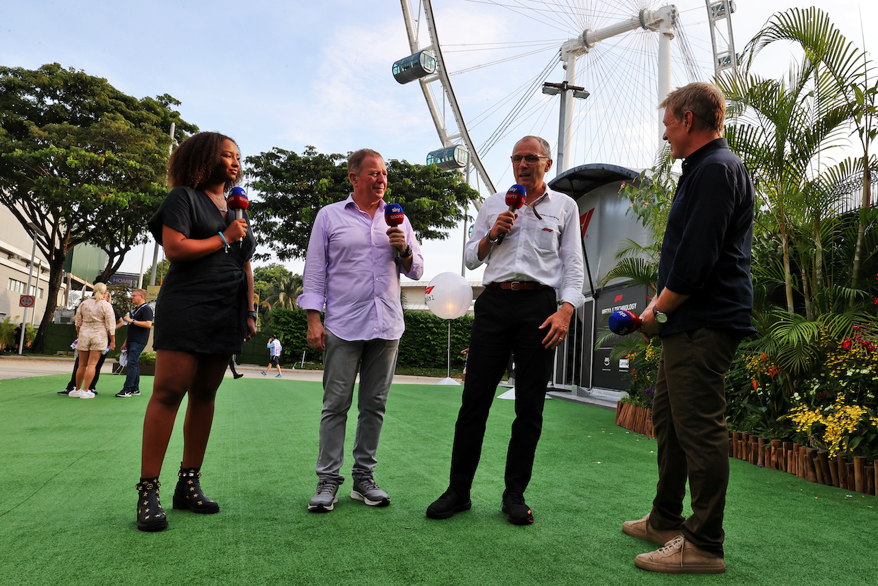 GP SINGAPORE, (L to R): Naomi Schiff (RWA) / (BEL) Sky Sports F1 Presenter; Martin Brundle (GBR) Sky Sports Commentator; Stefano Domenicali (ITA) Formula One President e CEO; Simon Lazenby (GBR) Sky Sports F1 TV Presenter.
30.09.2022. Formula 1 World Championship, Rd 17, Singapore Grand Prix, Marina Bay Street Circuit, Singapore, Practice Day.
- www.xpbimages.com, EMail: requests@xpbimages.com © Copyright: Moy / XPB Images