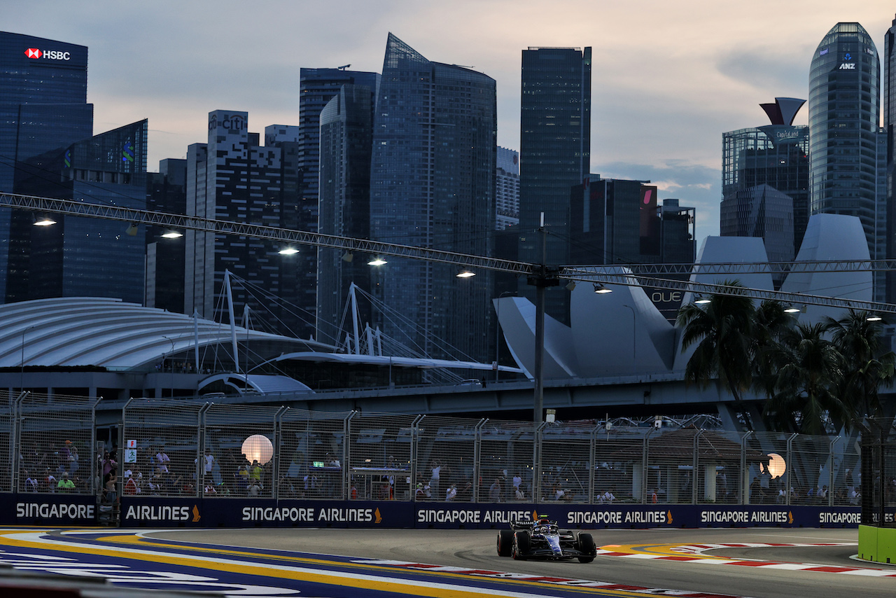 GP SINGAPORE, Nicholas Latifi (CDN) Williams Racing FW44.
30.09.2022. Formula 1 World Championship, Rd 17, Singapore Grand Prix, Marina Bay Street Circuit, Singapore, Practice Day.
- www.xpbimages.com, EMail: requests@xpbimages.com © Copyright: Moy / XPB Images