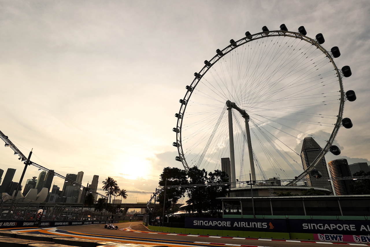 GP SINGAPORE, Kevin Magnussen (DEN) Haas VF-22.
30.09.2022. Formula 1 World Championship, Rd 17, Singapore Grand Prix, Marina Bay Street Circuit, Singapore, Practice Day.
- www.xpbimages.com, EMail: requests@xpbimages.com © Copyright: Moy / XPB Images