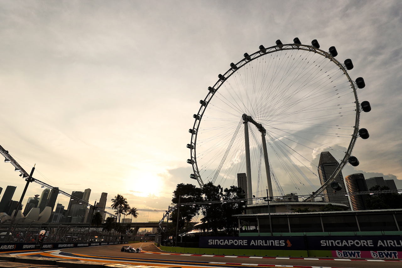 GP SINGAPORE, Guanyu Zhou (CHN) Alfa Romeo F1 Team C42.
30.09.2022. Formula 1 World Championship, Rd 17, Singapore Grand Prix, Marina Bay Street Circuit, Singapore, Practice Day.
- www.xpbimages.com, EMail: requests@xpbimages.com © Copyright: Moy / XPB Images