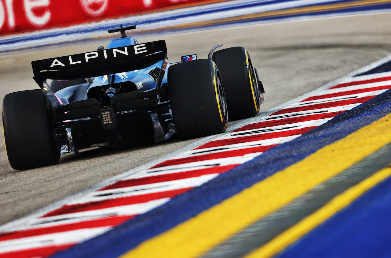 GP SINGAPORE, Fernando Alonso (ESP) Alpine F1 Team A522.
30.09.2022. Formula 1 World Championship, Rd 17, Singapore Grand Prix, Marina Bay Street Circuit, Singapore, Practice Day.
- www.xpbimages.com, EMail: requests@xpbimages.com © Copyright: Moy / XPB Images