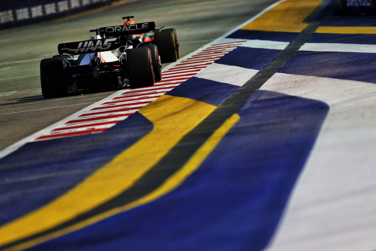 GP SINGAPORE, Kevin Magnussen (DEN) Haas VF-22.
30.09.2022. Formula 1 World Championship, Rd 17, Singapore Grand Prix, Marina Bay Street Circuit, Singapore, Practice Day.
- www.xpbimages.com, EMail: requests@xpbimages.com © Copyright: Moy / XPB Images