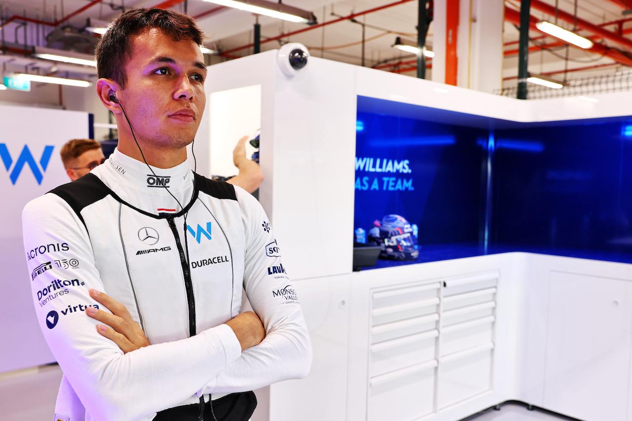 GP SINGAPORE, Alexander Albon (THA) Williams Racing.
30.09.2022. Formula 1 World Championship, Rd 17, Singapore Grand Prix, Marina Bay Street Circuit, Singapore, Practice Day.
- www.xpbimages.com, EMail: requests@xpbimages.com © Copyright: Batchelor / XPB Images