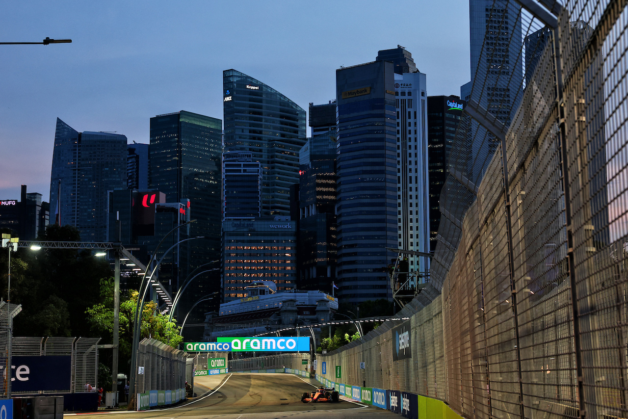 GP SINGAPORE, 
30.09.2022. Formula 1 World Championship, Rd 17, Singapore Grand Prix, Marina Bay Street Circuit, Singapore, Practice Day.
 - www.xpbimages.com, EMail: requests@xpbimages.com © Copyright: Coates / XPB Images