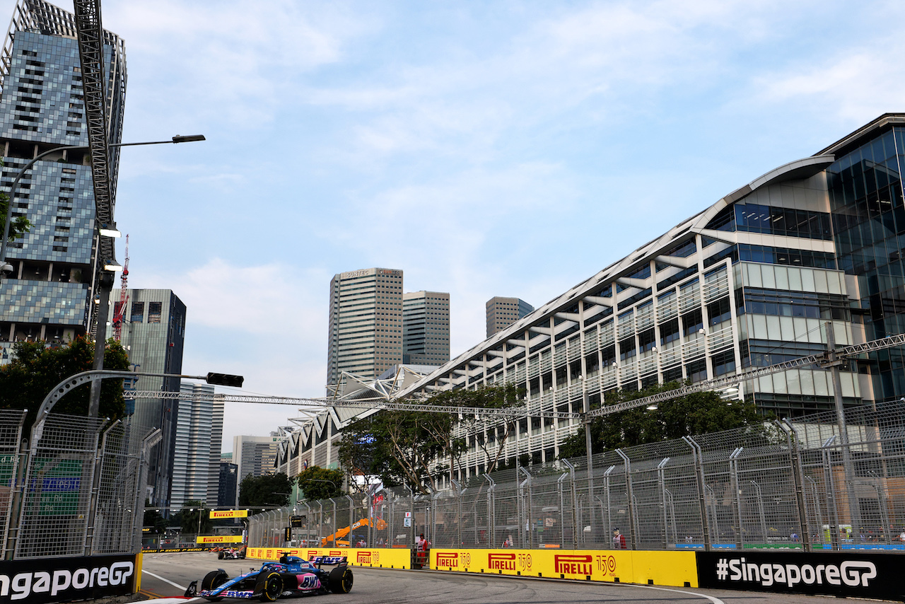 GP SINGAPORE, 
30.09.2022. Formula 1 World Championship, Rd 17, Singapore Grand Prix, Marina Bay Street Circuit, Singapore, Practice Day.
 - www.xpbimages.com, EMail: requests@xpbimages.com © Copyright: Coates / XPB Images