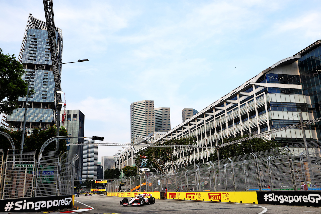 GP SINGAPORE, 
30.09.2022. Formula 1 World Championship, Rd 17, Singapore Grand Prix, Marina Bay Street Circuit, Singapore, Practice Day.
 - www.xpbimages.com, EMail: requests@xpbimages.com © Copyright: Coates / XPB Images