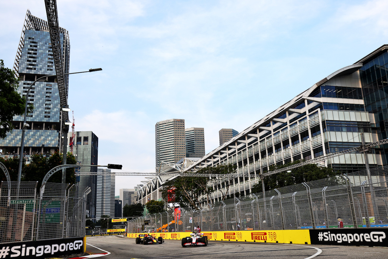 GP SINGAPORE, Mick Schumacher (GER) Haas VF-22.
30.09.2022. Formula 1 World Championship, Rd 17, Singapore Grand Prix, Marina Bay Street Circuit, Singapore, Practice Day.
 - www.xpbimages.com, EMail: requests@xpbimages.com © Copyright: Coates / XPB Images