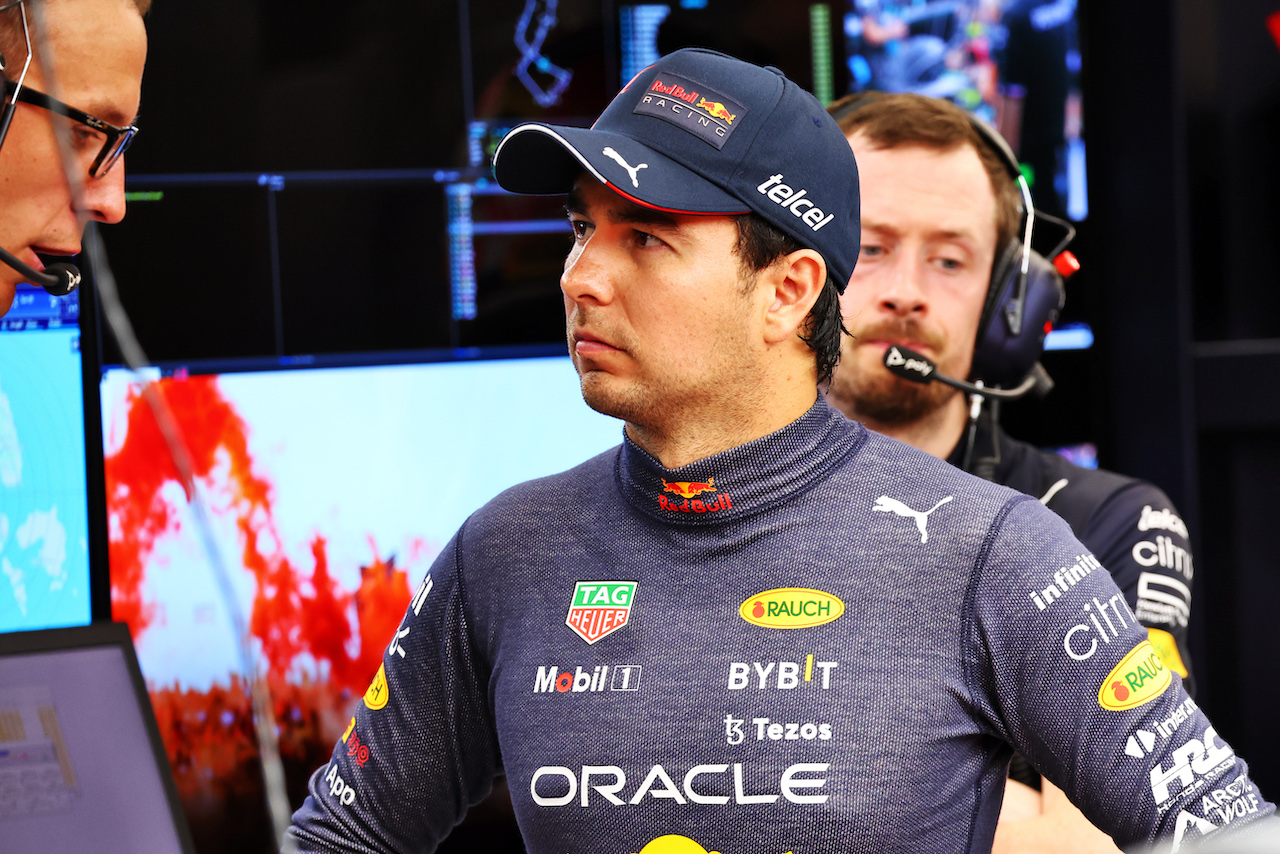GP SINGAPORE, Sergio Perez (MEX) Red Bull Racing.
30.09.2022. Formula 1 World Championship, Rd 17, Singapore Grand Prix, Marina Bay Street Circuit, Singapore, Practice Day.
- www.xpbimages.com, EMail: requests@xpbimages.com © Copyright: Batchelor / XPB Images