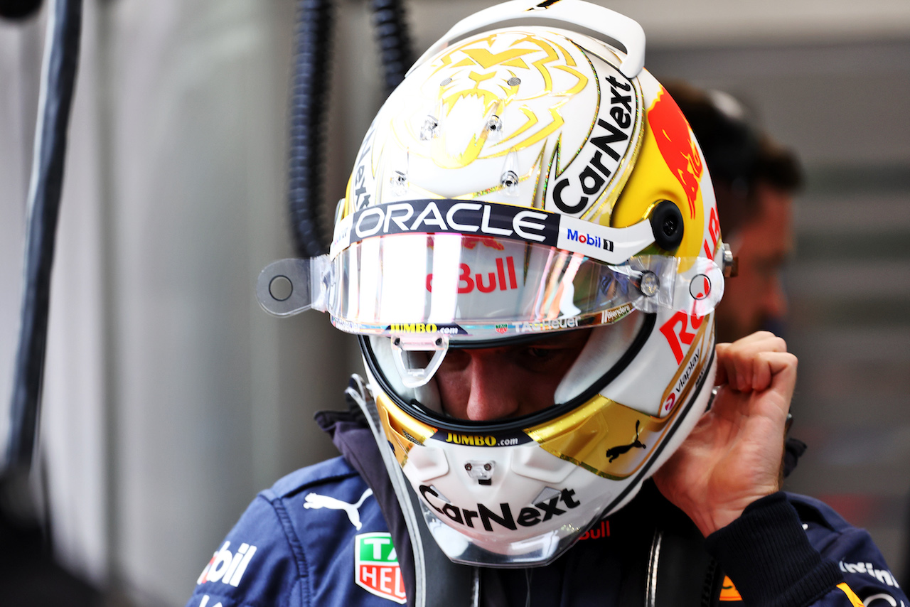 GP SINGAPORE, Max Verstappen (NLD) Red Bull Racing.
30.09.2022. Formula 1 World Championship, Rd 17, Singapore Grand Prix, Marina Bay Street Circuit, Singapore, Practice Day.
- www.xpbimages.com, EMail: requests@xpbimages.com © Copyright: Batchelor / XPB Images