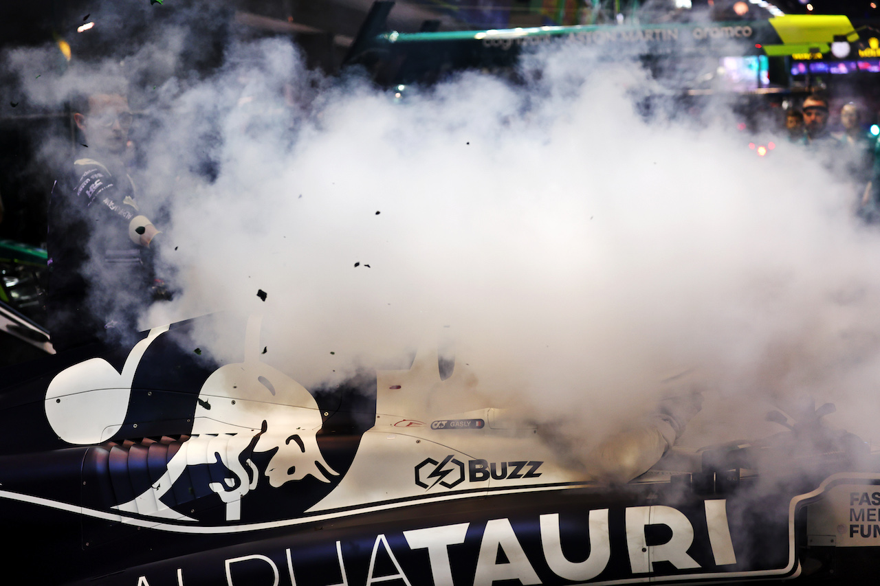GP SINGAPORE, Pierre Gasly (FRA) AlphaTauri AT03 catches fire in the second practice session in the pits.
30.09.2022. Formula 1 World Championship, Rd 17, Singapore Grand Prix, Marina Bay Street Circuit, Singapore, Practice Day.
- www.xpbimages.com, EMail: requests@xpbimages.com © Copyright: Batchelor / XPB Images