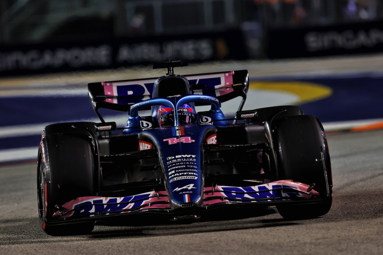 GP SINGAPORE, Fernando Alonso (ESP) Alpine F1 Team A522.
30.09.2022. Formula 1 World Championship, Rd 17, Singapore Grand Prix, Marina Bay Street Circuit, Singapore, Practice Day.
- www.xpbimages.com, EMail: requests@xpbimages.com © Copyright: Moy / XPB Images