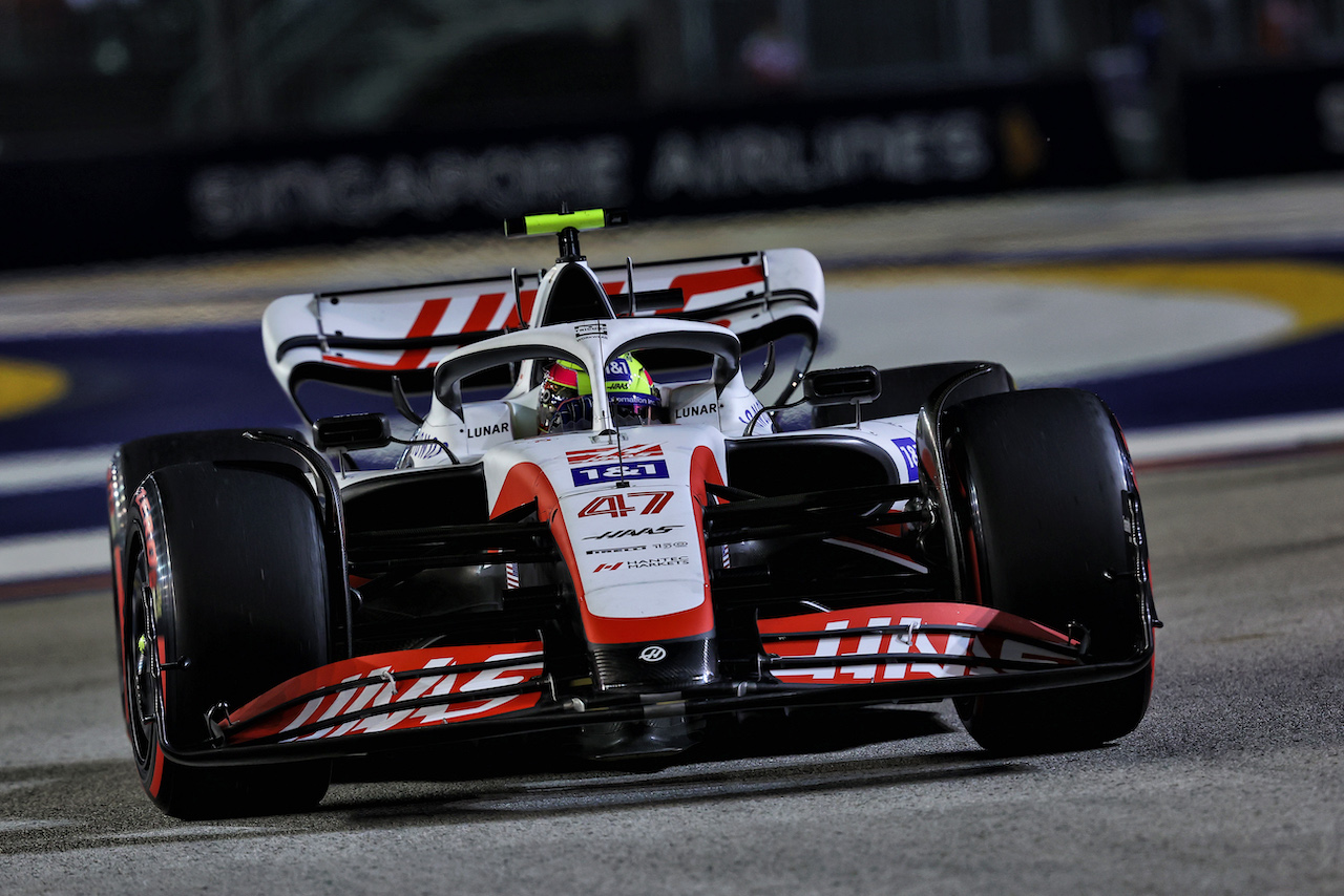 GP SINGAPORE, Mick Schumacher (GER) Haas VF-22.
30.09.2022. Formula 1 World Championship, Rd 17, Singapore Grand Prix, Marina Bay Street Circuit, Singapore, Practice Day.
- www.xpbimages.com, EMail: requests@xpbimages.com © Copyright: Moy / XPB Images