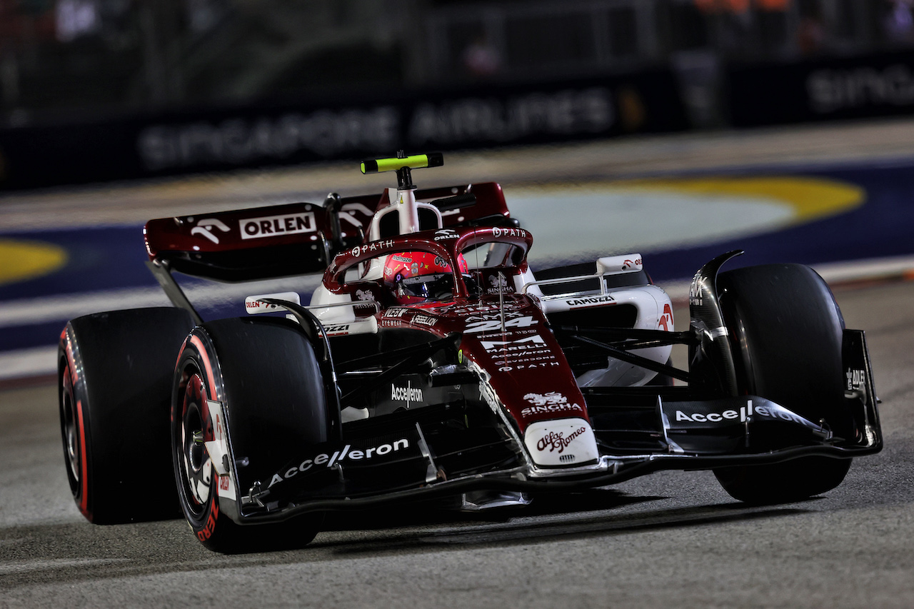 GP SINGAPORE, Guanyu Zhou (CHN) Alfa Romeo F1 Team C42.
30.09.2022. Formula 1 World Championship, Rd 17, Singapore Grand Prix, Marina Bay Street Circuit, Singapore, Practice Day.
- www.xpbimages.com, EMail: requests@xpbimages.com © Copyright: Moy / XPB Images