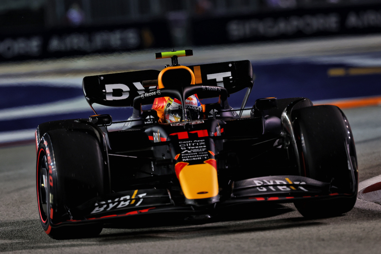 GP SINGAPORE, Sergio Perez (MEX) Red Bull Racing RB18.
30.09.2022. Formula 1 World Championship, Rd 17, Singapore Grand Prix, Marina Bay Street Circuit, Singapore, Practice Day.
- www.xpbimages.com, EMail: requests@xpbimages.com © Copyright: Moy / XPB Images