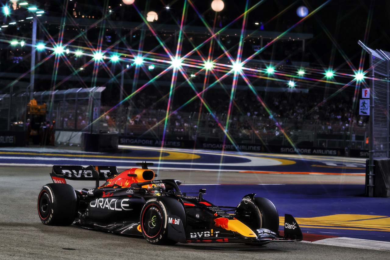 GP SINGAPORE, Max Verstappen (NLD) Red Bull Racing RB18.
30.09.2022. Formula 1 World Championship, Rd 17, Singapore Grand Prix, Marina Bay Street Circuit, Singapore, Practice Day.
- www.xpbimages.com, EMail: requests@xpbimages.com © Copyright: Moy / XPB Images