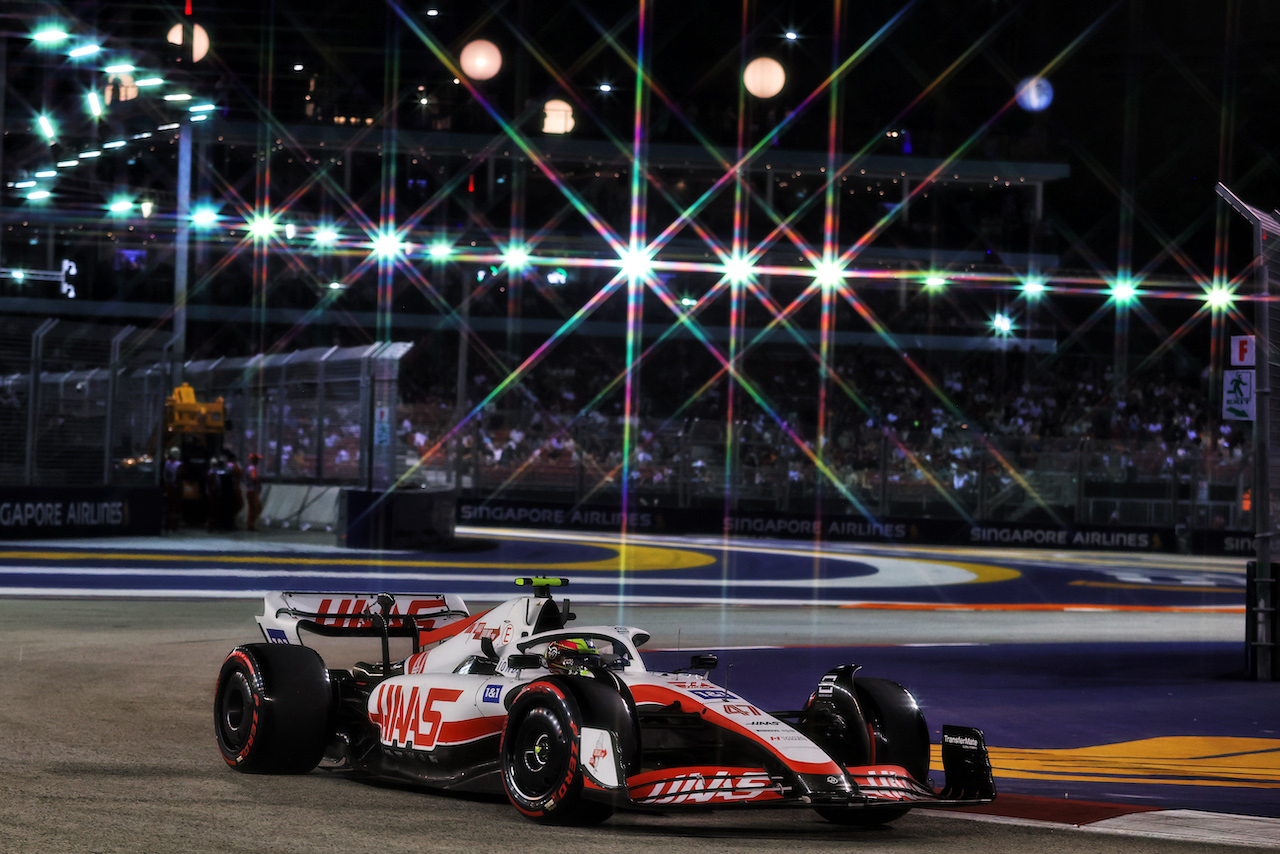 GP SINGAPORE, Mick Schumacher (GER) Haas VF-22.
30.09.2022. Formula 1 World Championship, Rd 17, Singapore Grand Prix, Marina Bay Street Circuit, Singapore, Practice Day.
- www.xpbimages.com, EMail: requests@xpbimages.com © Copyright: Moy / XPB Images