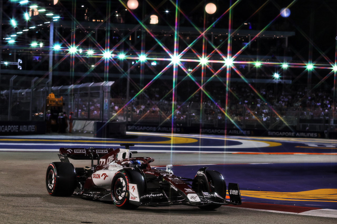 GP SINGAPORE, Valtteri Bottas (FIN) Alfa Romeo F1 Team C42.
30.09.2022. Formula 1 World Championship, Rd 17, Singapore Grand Prix, Marina Bay Street Circuit, Singapore, Practice Day.
- www.xpbimages.com, EMail: requests@xpbimages.com © Copyright: Moy / XPB Images