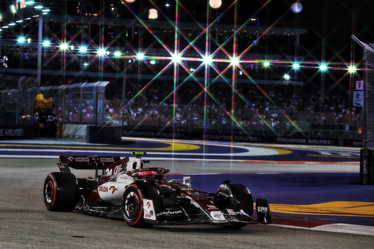 GP SINGAPORE, Guanyu Zhou (CHN) Alfa Romeo F1 Team C42.
30.09.2022. Formula 1 World Championship, Rd 17, Singapore Grand Prix, Marina Bay Street Circuit, Singapore, Practice Day.
- www.xpbimages.com, EMail: requests@xpbimages.com © Copyright: Moy / XPB Images