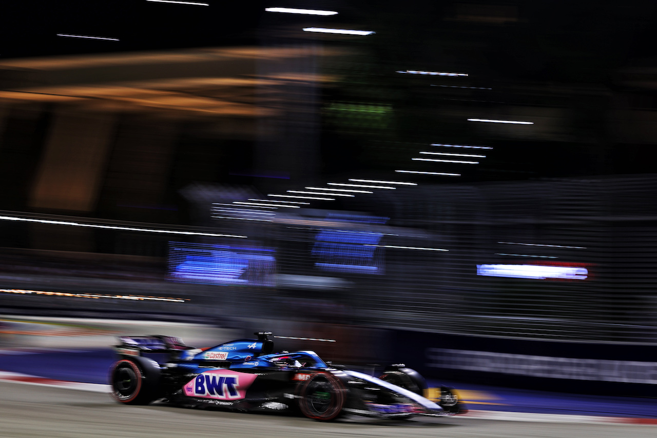 GP SINGAPORE, Fernando Alonso (ESP) Alpine F1 Team A522.
30.09.2022. Formula 1 World Championship, Rd 17, Singapore Grand Prix, Marina Bay Street Circuit, Singapore, Practice Day.
- www.xpbimages.com, EMail: requests@xpbimages.com © Copyright: Moy / XPB Images