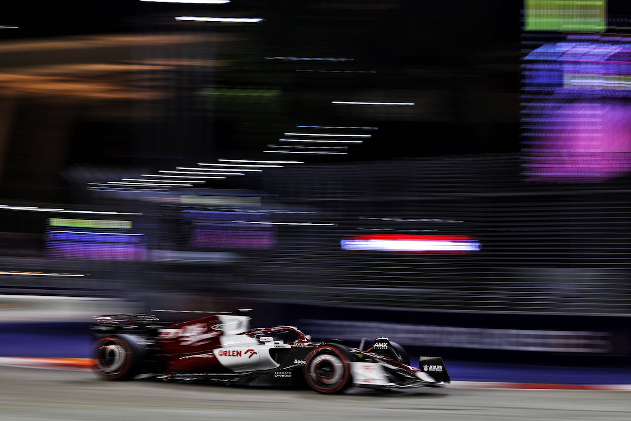 GP SINGAPORE, Valtteri Bottas (FIN) Alfa Romeo F1 Team C42.
30.09.2022. Formula 1 World Championship, Rd 17, Singapore Grand Prix, Marina Bay Street Circuit, Singapore, Practice Day.
- www.xpbimages.com, EMail: requests@xpbimages.com © Copyright: Moy / XPB Images