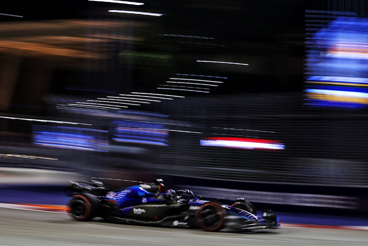 GP SINGAPORE, Alexander Albon (THA) Williams Racing FW44.
30.09.2022. Formula 1 World Championship, Rd 17, Singapore Grand Prix, Marina Bay Street Circuit, Singapore, Practice Day.
- www.xpbimages.com, EMail: requests@xpbimages.com © Copyright: Moy / XPB Images
