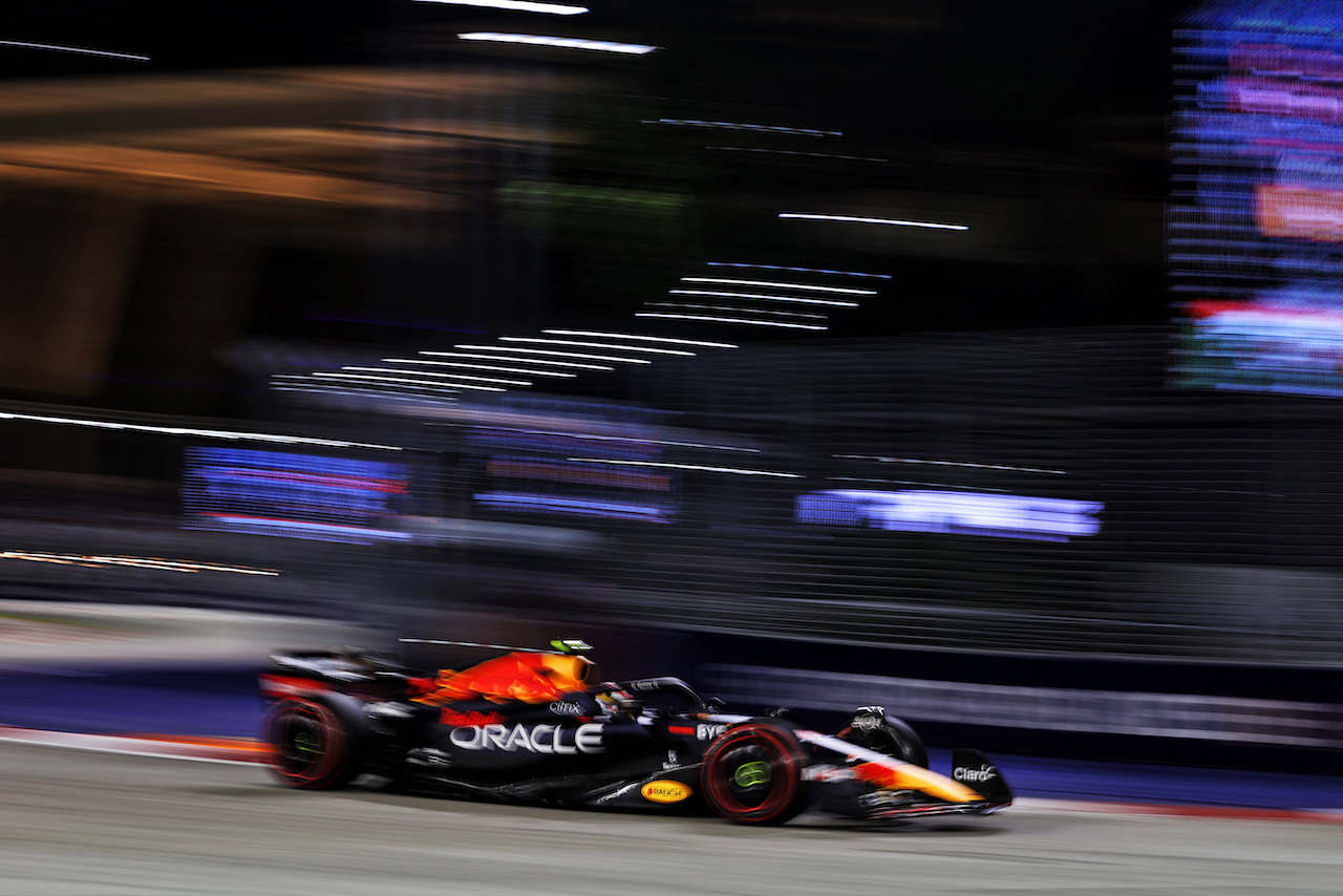 GP SINGAPORE, Sergio Perez (MEX) Red Bull Racing RB18.
30.09.2022. Formula 1 World Championship, Rd 17, Singapore Grand Prix, Marina Bay Street Circuit, Singapore, Practice Day.
- www.xpbimages.com, EMail: requests@xpbimages.com © Copyright: Moy / XPB Images