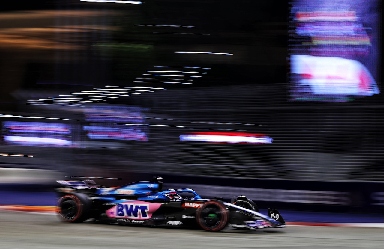 GP SINGAPORE, Fernando Alonso (ESP) Alpine F1 Team A522.
30.09.2022. Formula 1 World Championship, Rd 17, Singapore Grand Prix, Marina Bay Street Circuit, Singapore, Practice Day.
- www.xpbimages.com, EMail: requests@xpbimages.com © Copyright: Moy / XPB Images