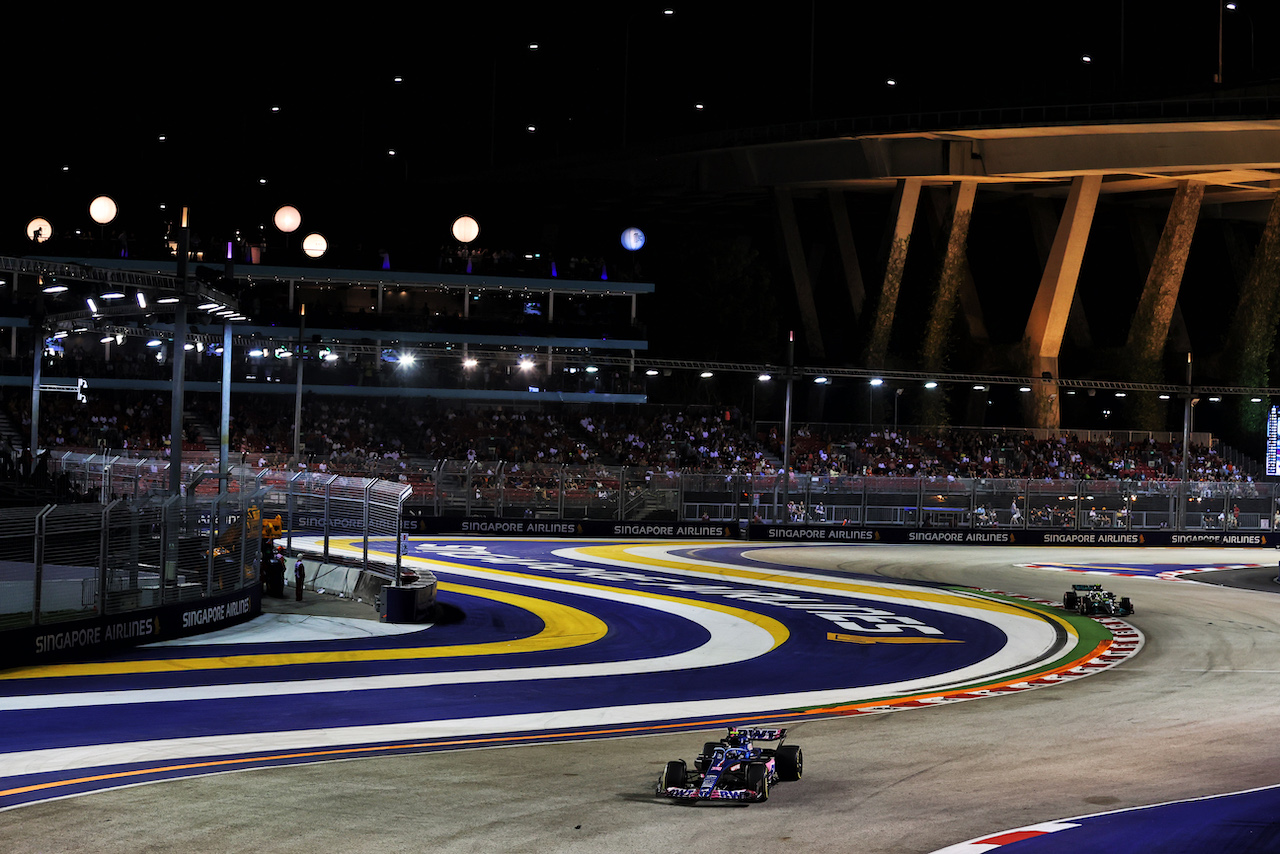 GP SINGAPORE, Esteban Ocon (FRA) Alpine F1 Team A522.
30.09.2022. Formula 1 World Championship, Rd 17, Singapore Grand Prix, Marina Bay Street Circuit, Singapore, Practice Day.
- www.xpbimages.com, EMail: requests@xpbimages.com © Copyright: Moy / XPB Images
