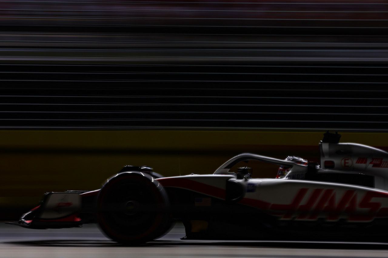 GP SINGAPORE, Kevin Magnussen (DEN) Haas F1 Team 
30.09.2022. Formula 1 World Championship, Rd 17, Singapore Grand Prix, Marina Bay Street Circuit, Singapore, Practice Day.
- www.xpbimages.com, EMail: requests@xpbimages.com ¬© Copyright: Charniaux / XPB Images