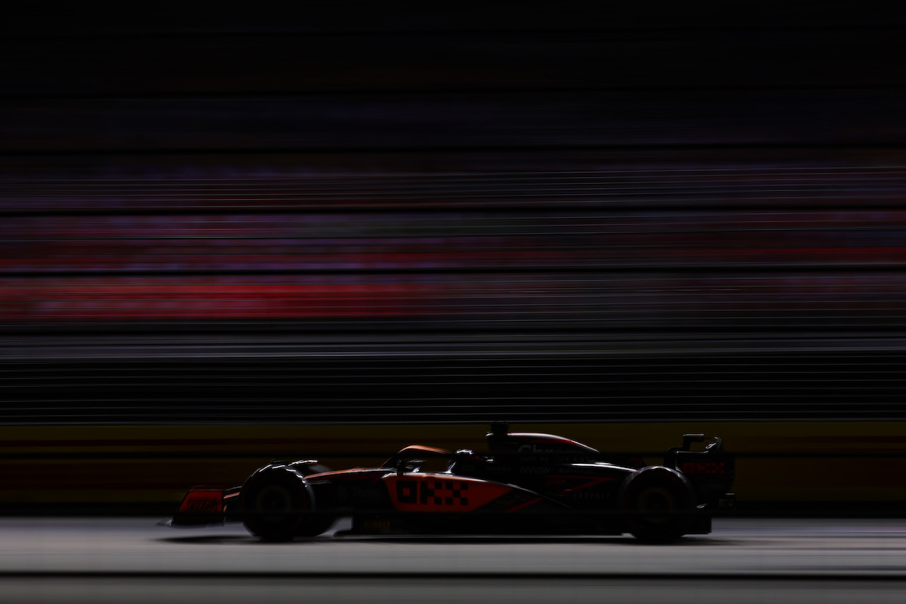 GP SINGAPORE, Lando Norris (GBR), McLaren F1 Team 
30.09.2022. Formula 1 World Championship, Rd 17, Singapore Grand Prix, Marina Bay Street Circuit, Singapore, Practice Day.
- www.xpbimages.com, EMail: requests@xpbimages.com ¬© Copyright: Charniaux / XPB Images