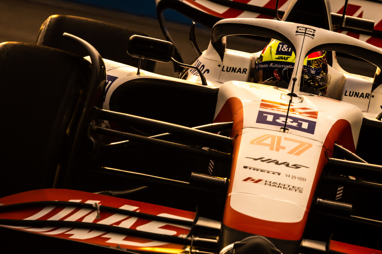 GP SINGAPORE, Mick Schumacher (GER) Haas VF-22.
30.09.2022. Formula 1 World Championship, Rd 17, Singapore Grand Prix, Marina Bay Street Circuit, Singapore, Practice Day.
- www.xpbimages.com, EMail: requests@xpbimages.com © Copyright: Bearne / XPB Images
