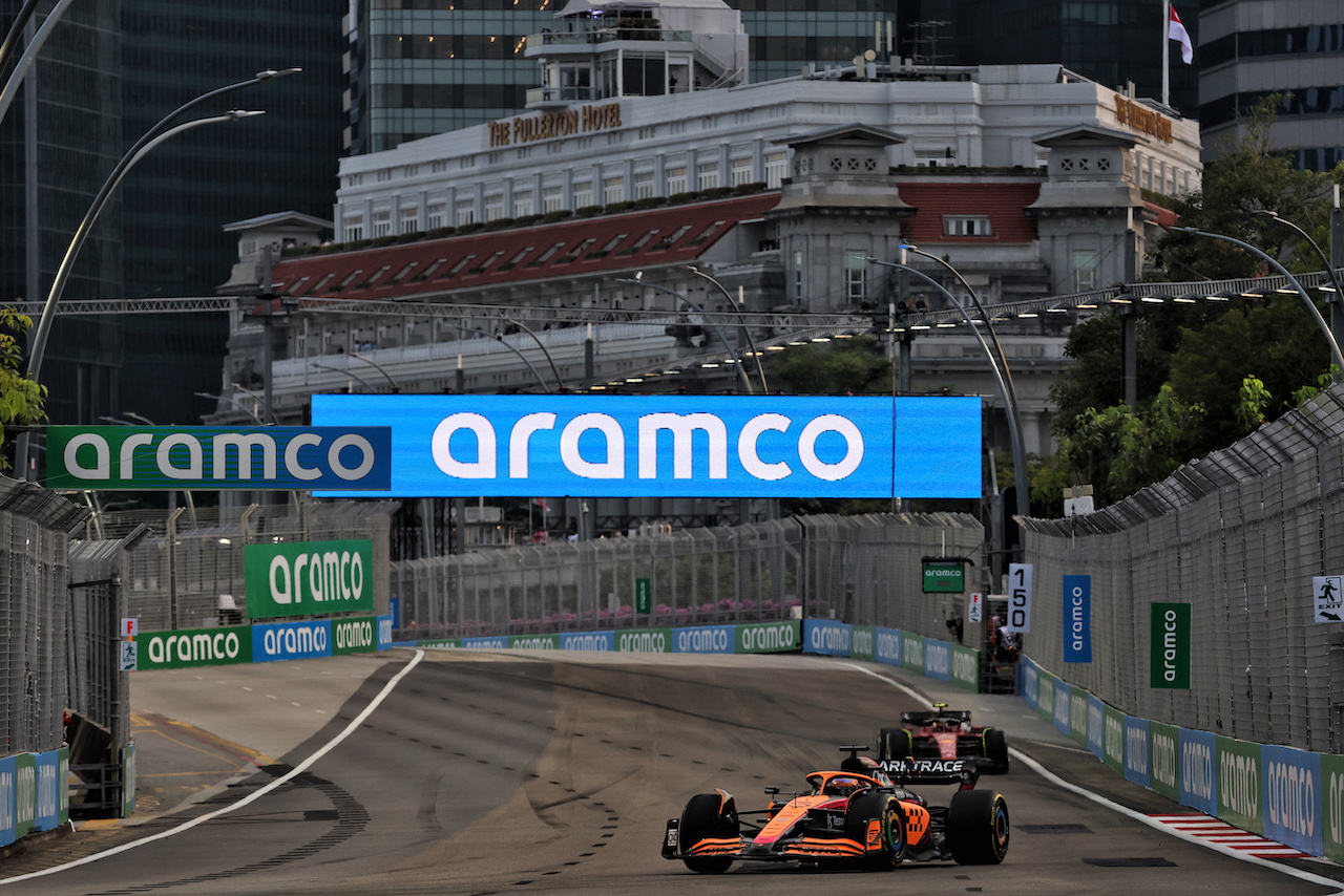 GP SINGAPORE, Daniel Ricciardo (AUS) McLaren MCL36.
30.09.2022. Formula 1 World Championship, Rd 17, Singapore Grand Prix, Marina Bay Street Circuit, Singapore, Practice Day.
- www.xpbimages.com, EMail: requests@xpbimages.com © Copyright: Bearne / XPB Images