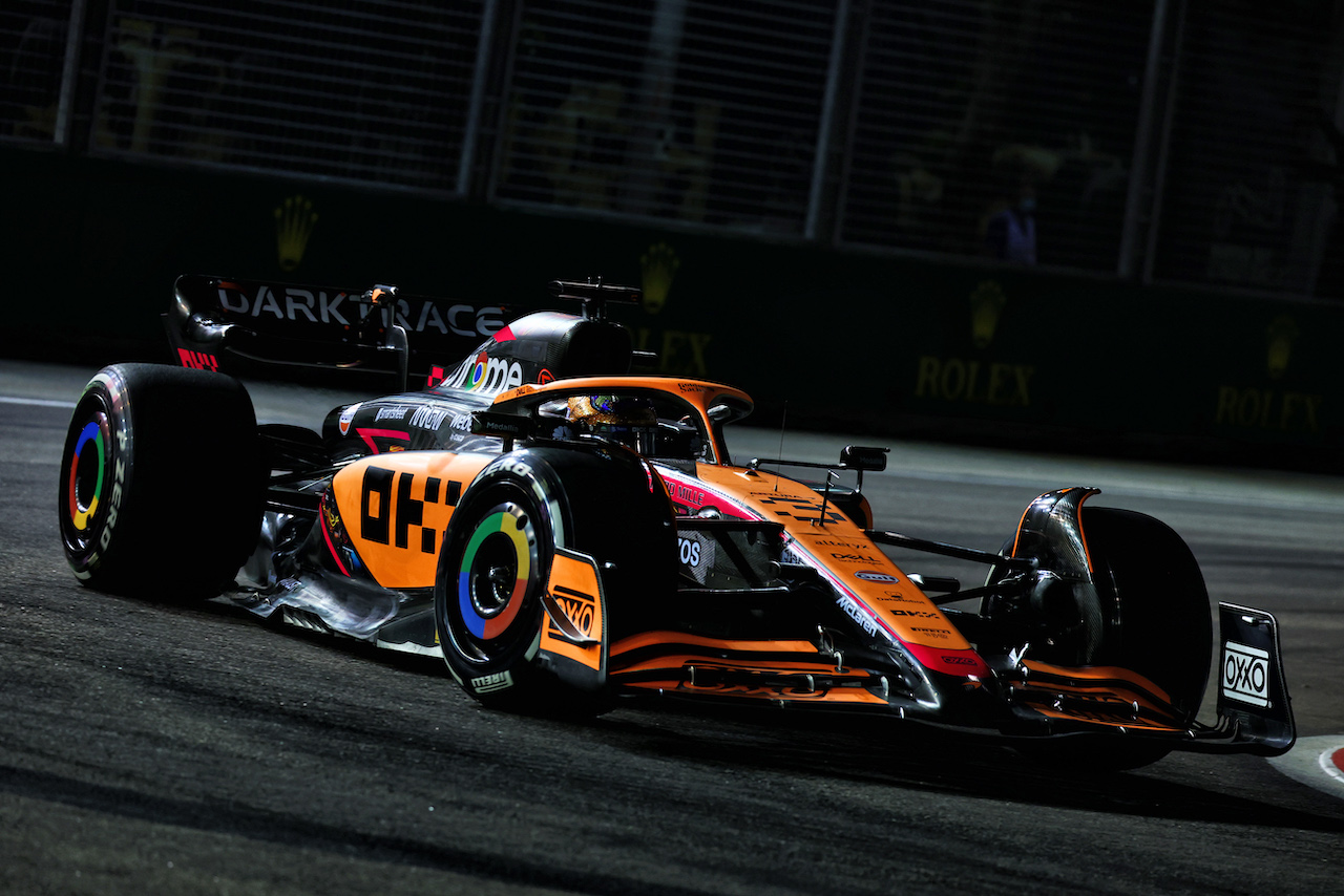 GP SINGAPORE, Daniel Ricciardo (AUS) McLaren MCL36.
30.09.2022. Formula 1 World Championship, Rd 17, Singapore Grand Prix, Marina Bay Street Circuit, Singapore, Practice Day.
 - www.xpbimages.com, EMail: requests@xpbimages.com © Copyright: Coates / XPB Images