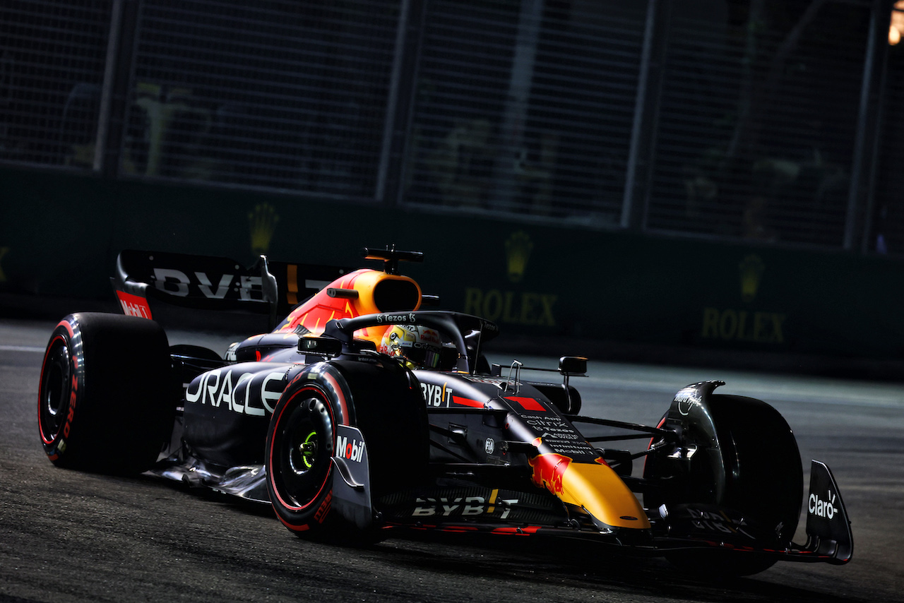 GP SINGAPORE, Max Verstappen (NLD) Red Bull Racing RB18.
30.09.2022. Formula 1 World Championship, Rd 17, Singapore Grand Prix, Marina Bay Street Circuit, Singapore, Practice Day.
 - www.xpbimages.com, EMail: requests@xpbimages.com © Copyright: Coates / XPB Images