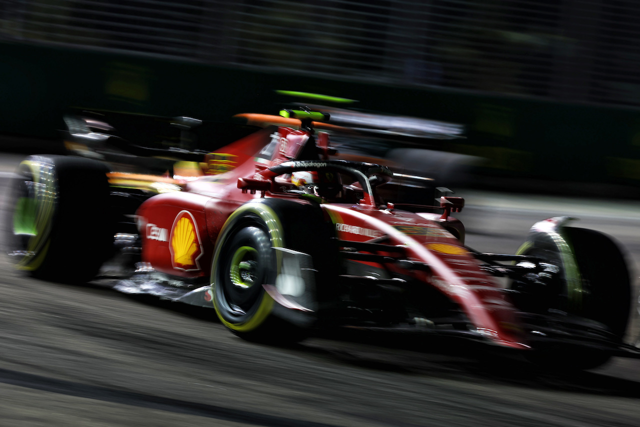 GP SINGAPORE, Carlos Sainz Jr (ESP) Ferrari F1-75.
30.09.2022. Formula 1 World Championship, Rd 17, Singapore Grand Prix, Marina Bay Street Circuit, Singapore, Practice Day.
 - www.xpbimages.com, EMail: requests@xpbimages.com © Copyright: Coates / XPB Images