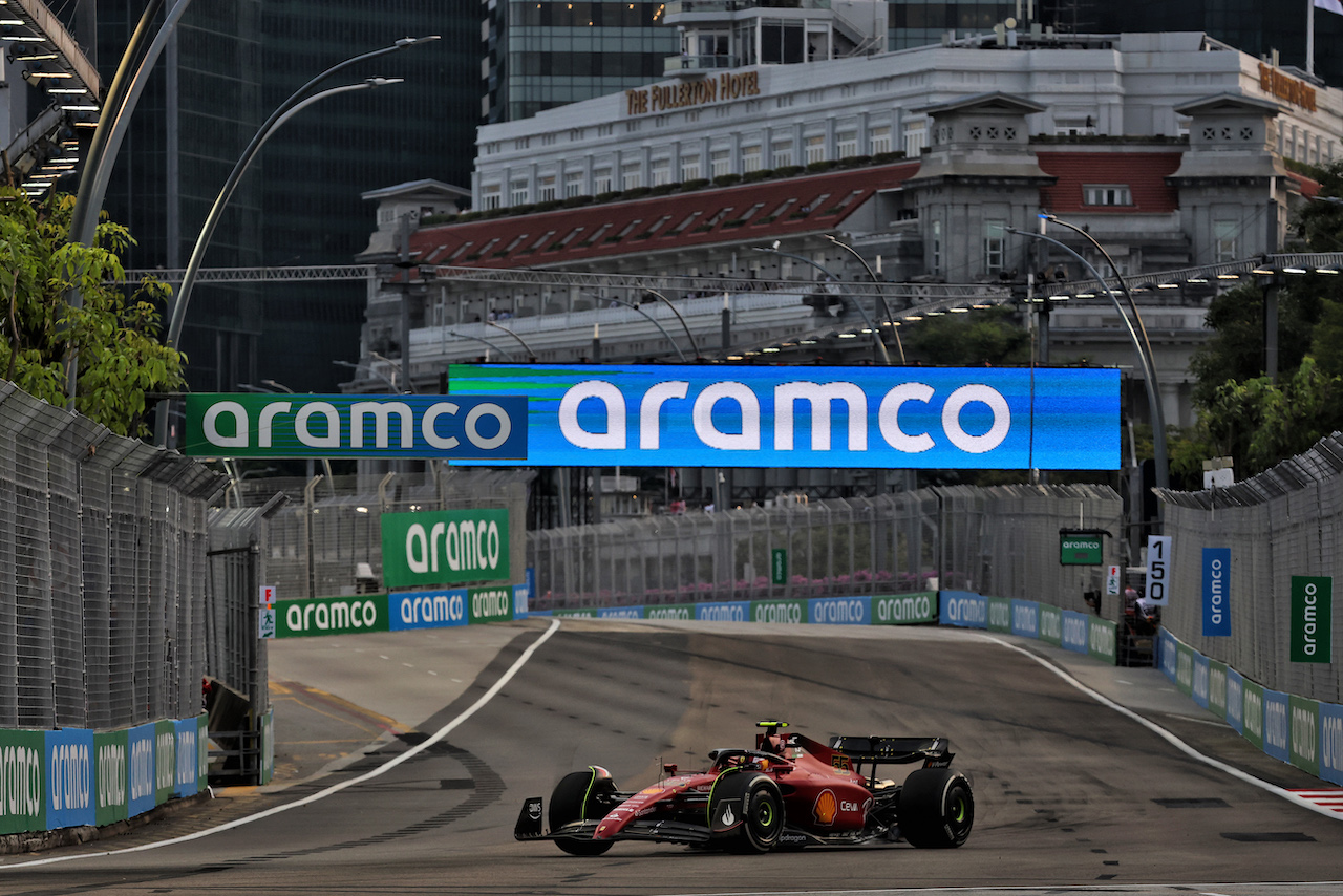 GP SINGAPORE, Carlos Sainz Jr (ESP) Ferrari F1-75.
30.09.2022. Formula 1 World Championship, Rd 17, Singapore Grand Prix, Marina Bay Street Circuit, Singapore, Practice Day.
- www.xpbimages.com, EMail: requests@xpbimages.com © Copyright: Bearne / XPB Images
