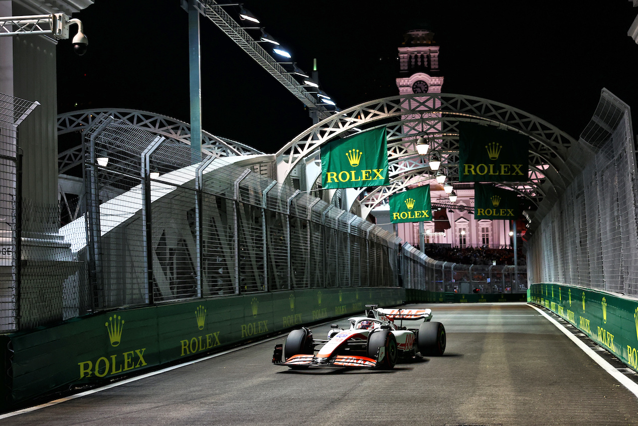 GP SINGAPORE, Kevin Magnussen (DEN) Haas VF-22.
30.09.2022. Formula 1 World Championship, Rd 17, Singapore Grand Prix, Marina Bay Street Circuit, Singapore, Practice Day.
 - www.xpbimages.com, EMail: requests@xpbimages.com © Copyright: Coates / XPB Images