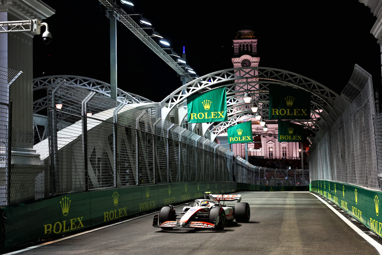 GP SINGAPORE, Mick Schumacher (GER) Haas VF-22.
30.09.2022. Formula 1 World Championship, Rd 17, Singapore Grand Prix, Marina Bay Street Circuit, Singapore, Practice Day.
 - www.xpbimages.com, EMail: requests@xpbimages.com © Copyright: Coates / XPB Images
