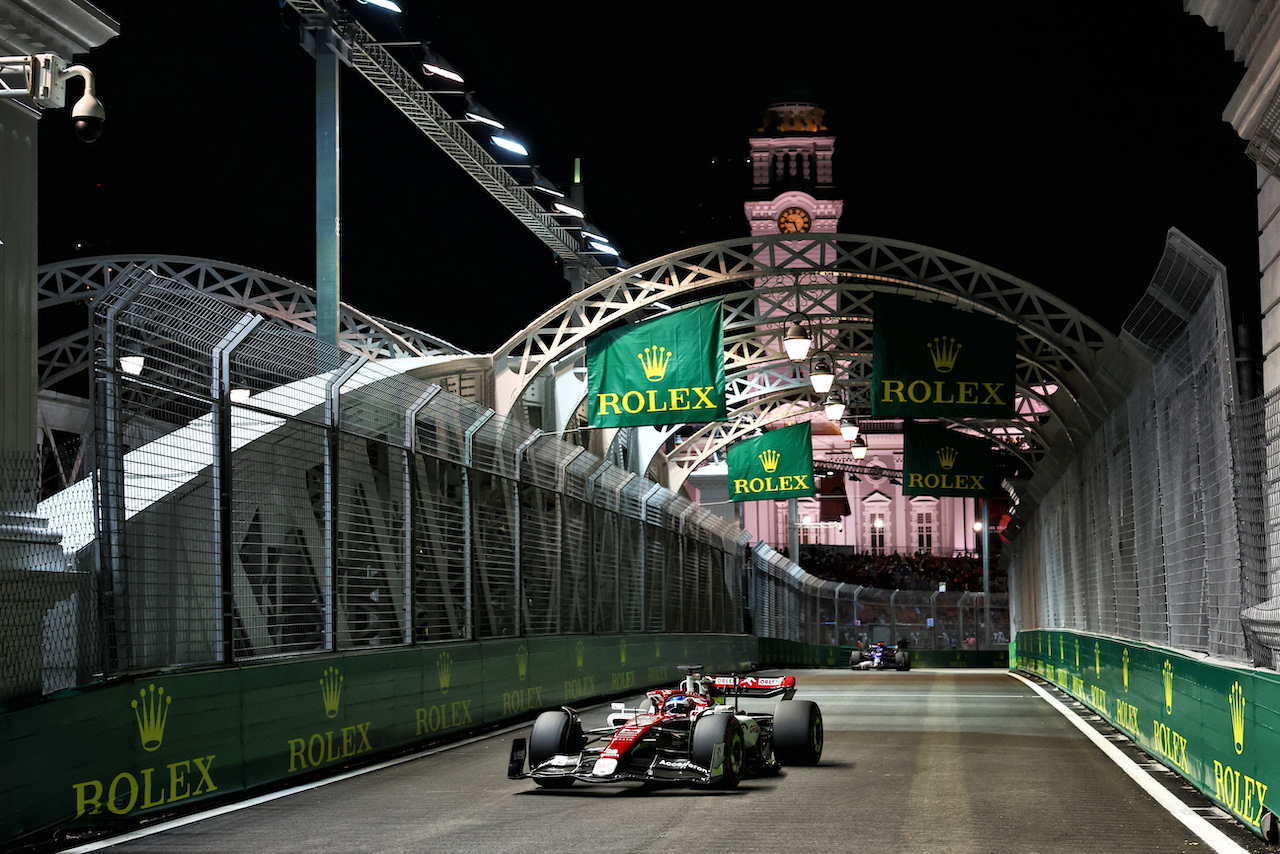 GP SINGAPORE, Valtteri Bottas (FIN) Alfa Romeo F1 Team C42.
30.09.2022. Formula 1 World Championship, Rd 17, Singapore Grand Prix, Marina Bay Street Circuit, Singapore, Practice Day.
 - www.xpbimages.com, EMail: requests@xpbimages.com © Copyright: Coates / XPB Images