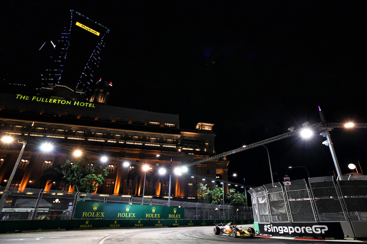 GP SINGAPORE, Lando Norris (GBR) McLaren MCL36.
30.09.2022. Formula 1 World Championship, Rd 17, Singapore Grand Prix, Marina Bay Street Circuit, Singapore, Practice Day.
 - www.xpbimages.com, EMail: requests@xpbimages.com © Copyright: Coates / XPB Images