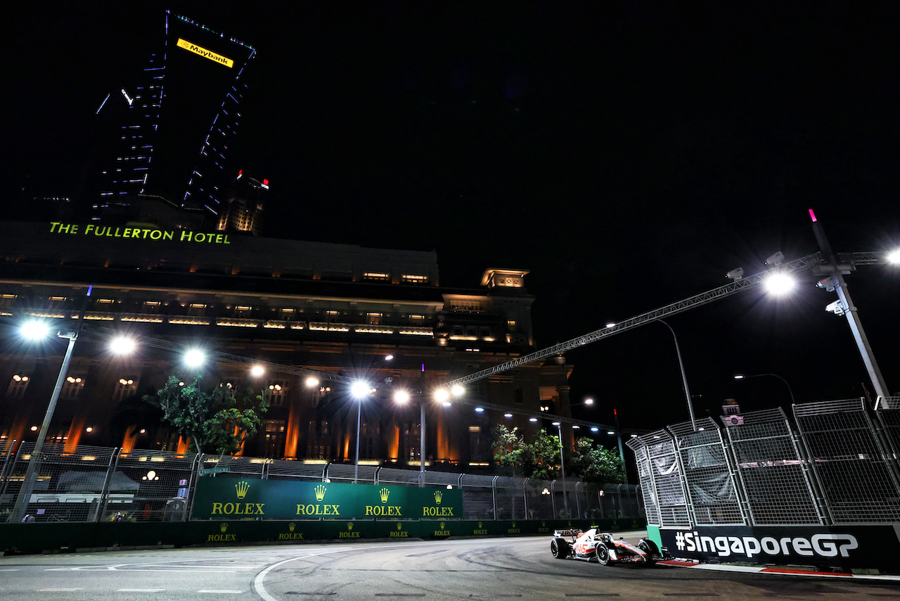 GP SINGAPORE, Mick Schumacher (GER) Haas VF-22.
30.09.2022. Formula 1 World Championship, Rd 17, Singapore Grand Prix, Marina Bay Street Circuit, Singapore, Practice Day.
 - www.xpbimages.com, EMail: requests@xpbimages.com © Copyright: Coates / XPB Images