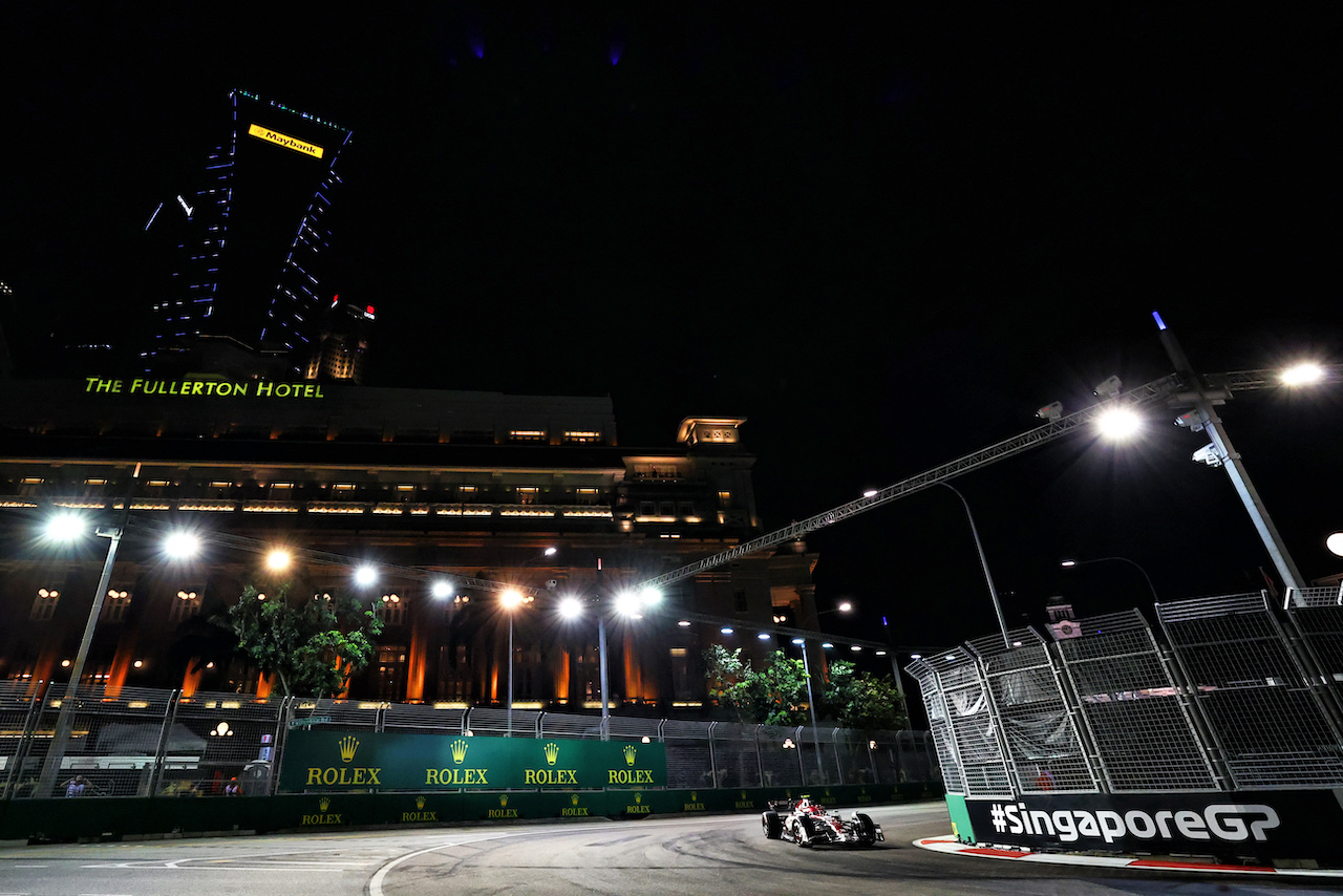 GP SINGAPORE, 
30.09.2022. Formula 1 World Championship, Rd 17, Singapore Grand Prix, Marina Bay Street Circuit, Singapore, Practice Day.
 - www.xpbimages.com, EMail: requests@xpbimages.com © Copyright: Coates / XPB Images