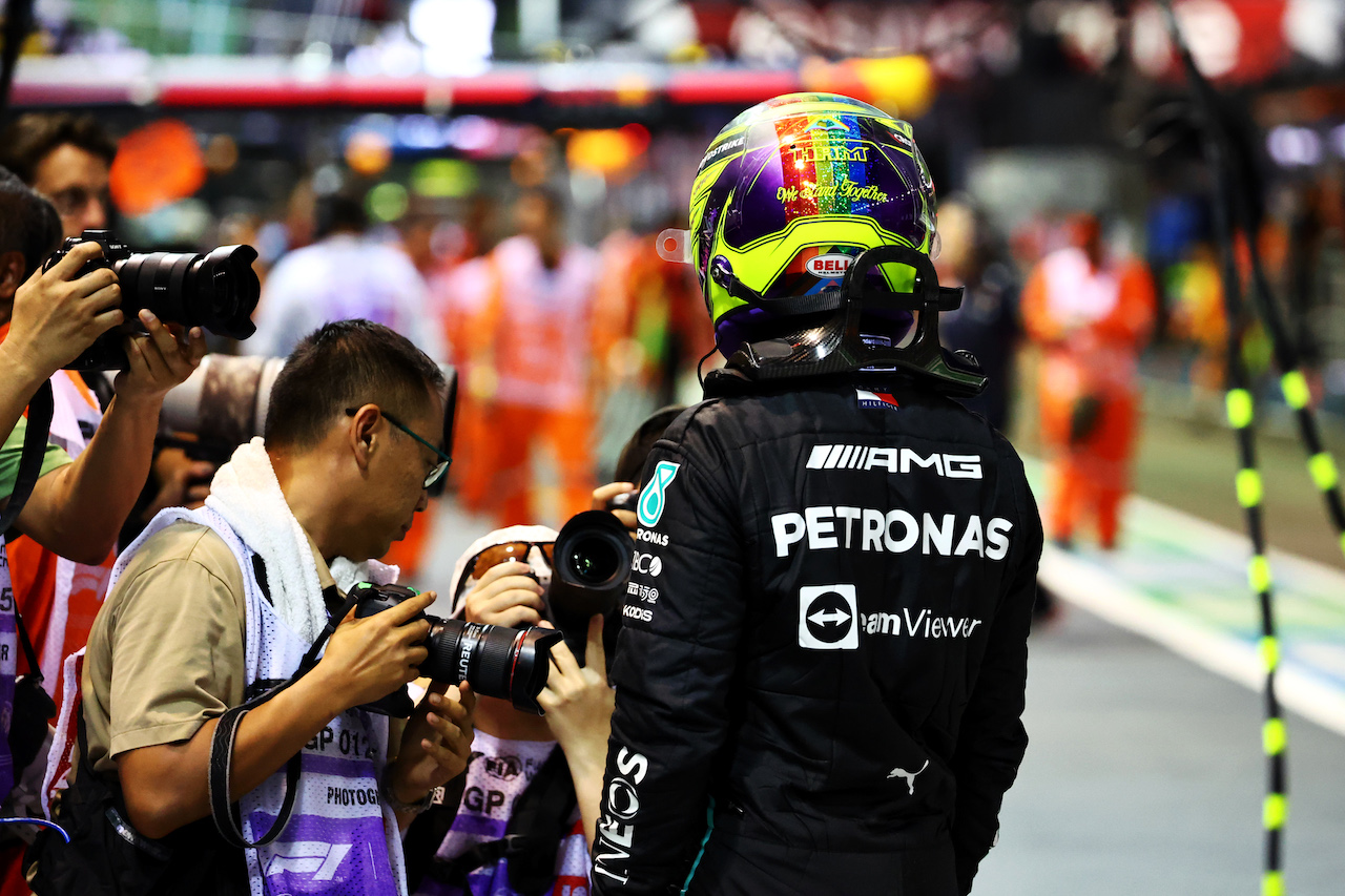 GP SINGAPORE, Lewis Hamilton (GBR) Mercedes AMG F1.
30.09.2022. Formula 1 World Championship, Rd 17, Singapore Grand Prix, Marina Bay Street Circuit, Singapore, Practice Day.
- www.xpbimages.com, EMail: requests@xpbimages.com © Copyright: Batchelor / XPB Images
