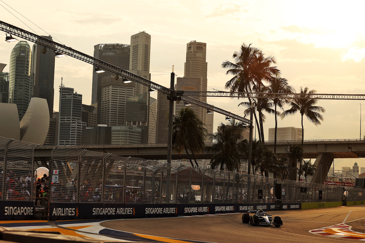 GP SINGAPORE, Nicholas Latifi (CDN) Williams Racing FW44.
30.09.2022. Formula 1 World Championship, Rd 17, Singapore Grand Prix, Marina Bay Street Circuit, Singapore, Practice Day.
- www.xpbimages.com, EMail: requests@xpbimages.com © Copyright: Moy / XPB Images